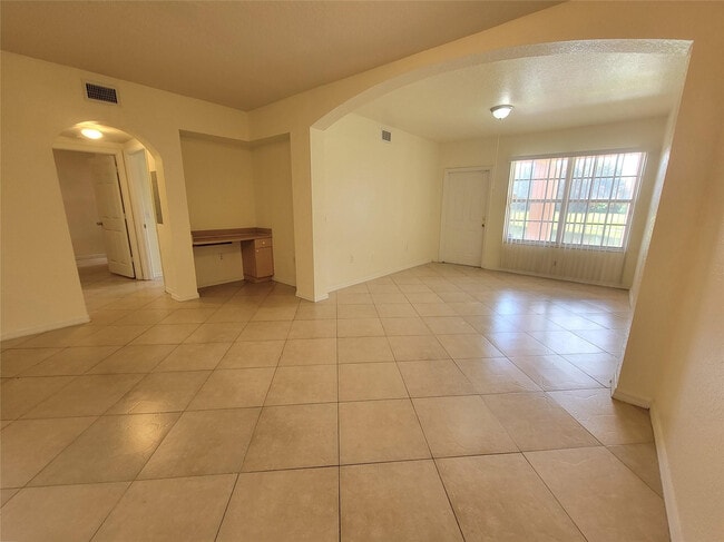 Photo - 2109 Belmont Ln Unit 2109