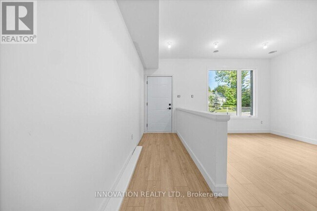 Photo - 486-1 Wentworth Ave