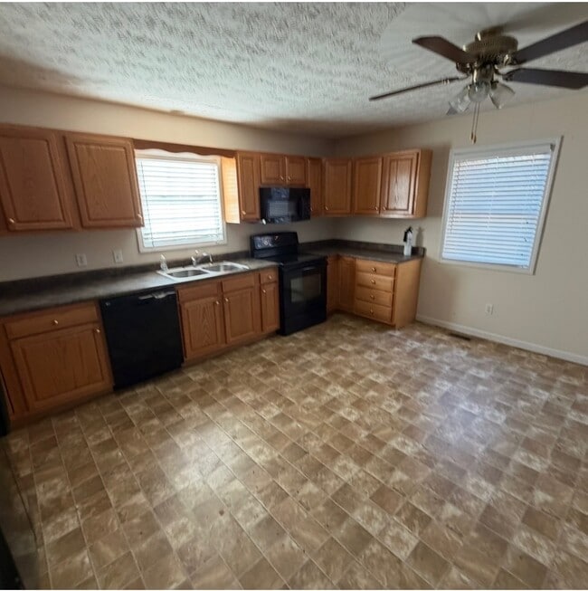 Building Photo - 1644 Blue Sulphur Rd