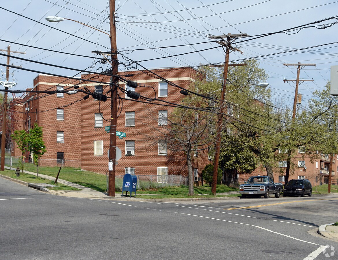 Photo - 760 Chesapeake St SE