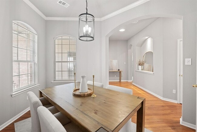 Photo - 9305 Donner Ln