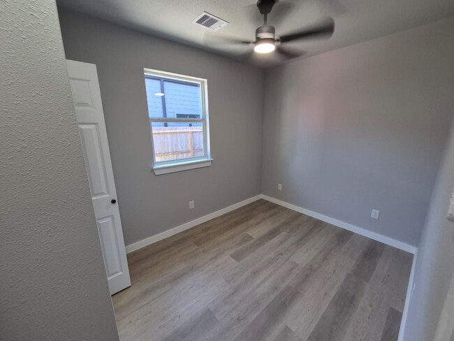 Photo - 3268 Holman St Unidad 1