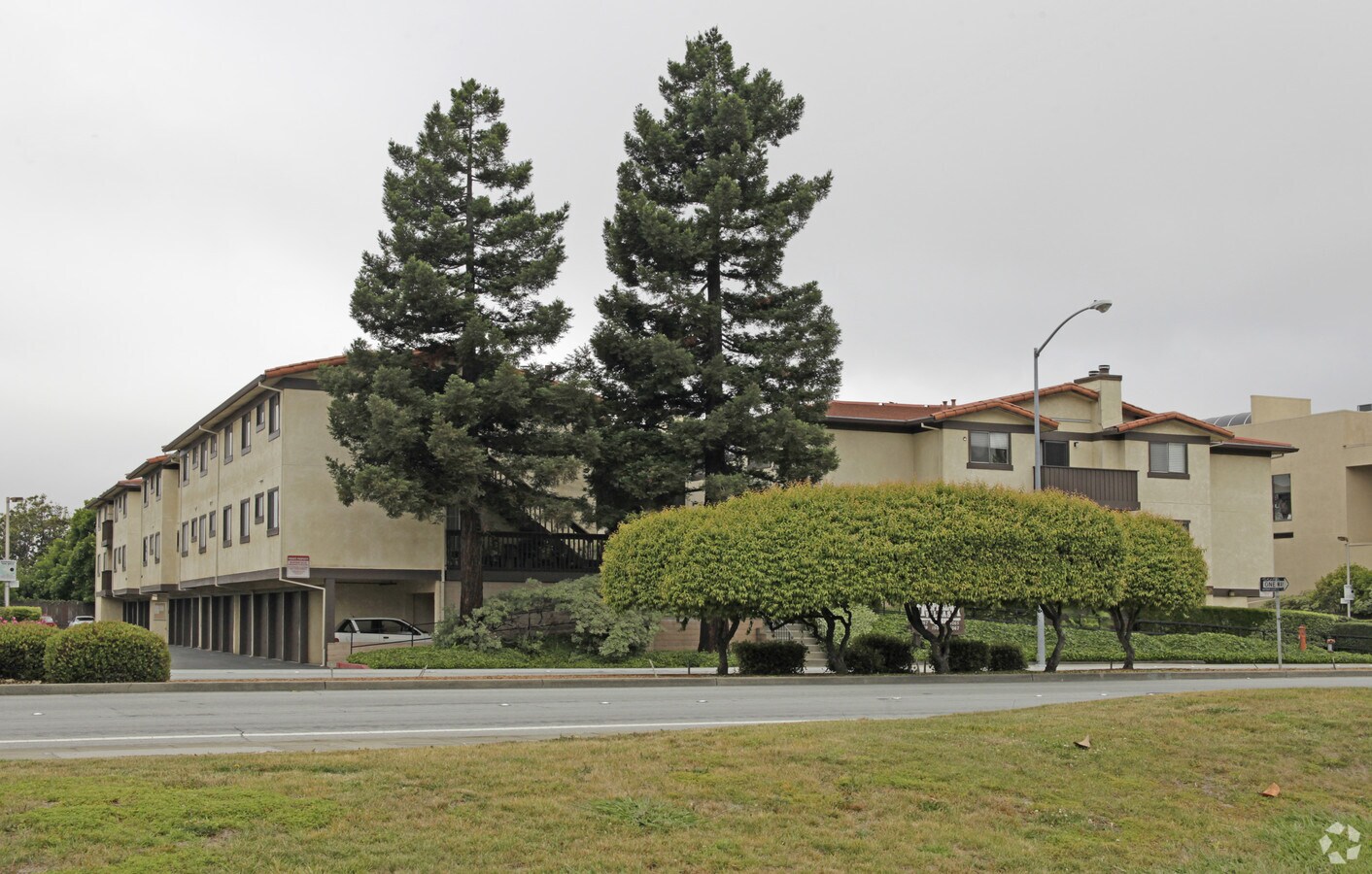 Primary Photo - Hesperian Villas Apartments