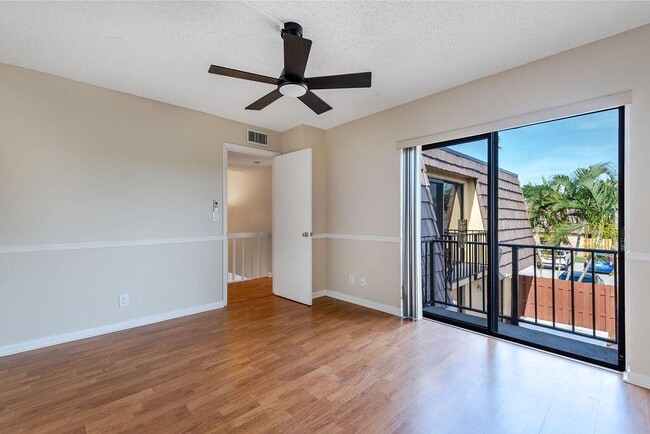 Photo - 941 Springdale Cir
