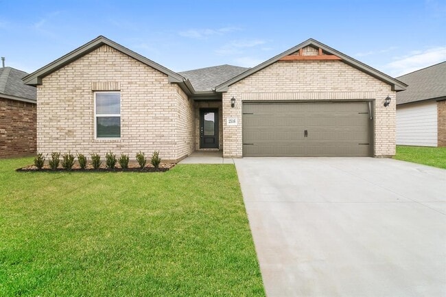 Building Photo - 2516 Rosewood Ln