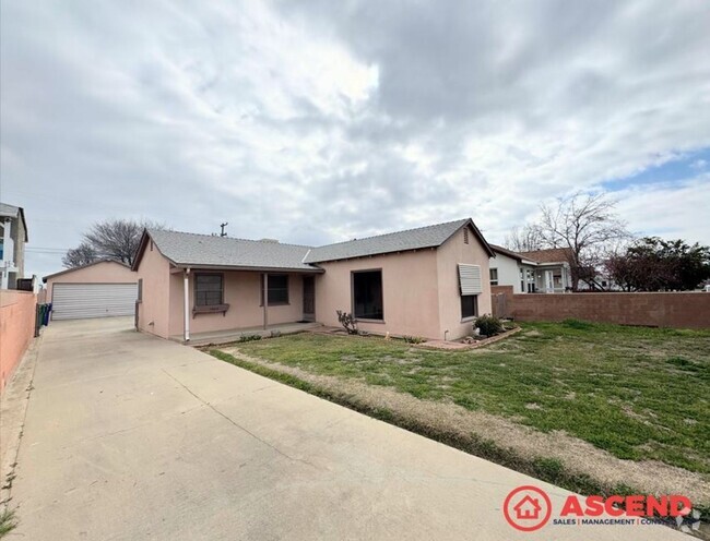 Building Photo - Charming Home in Oildale!