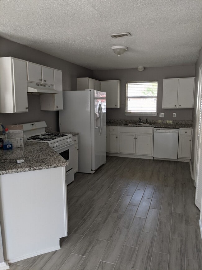 Photo - 2223 Crosscoach Ln