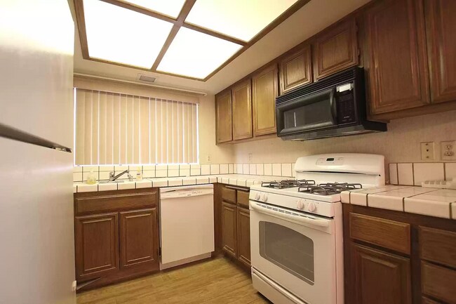 Photo - 424 W Avenue J5