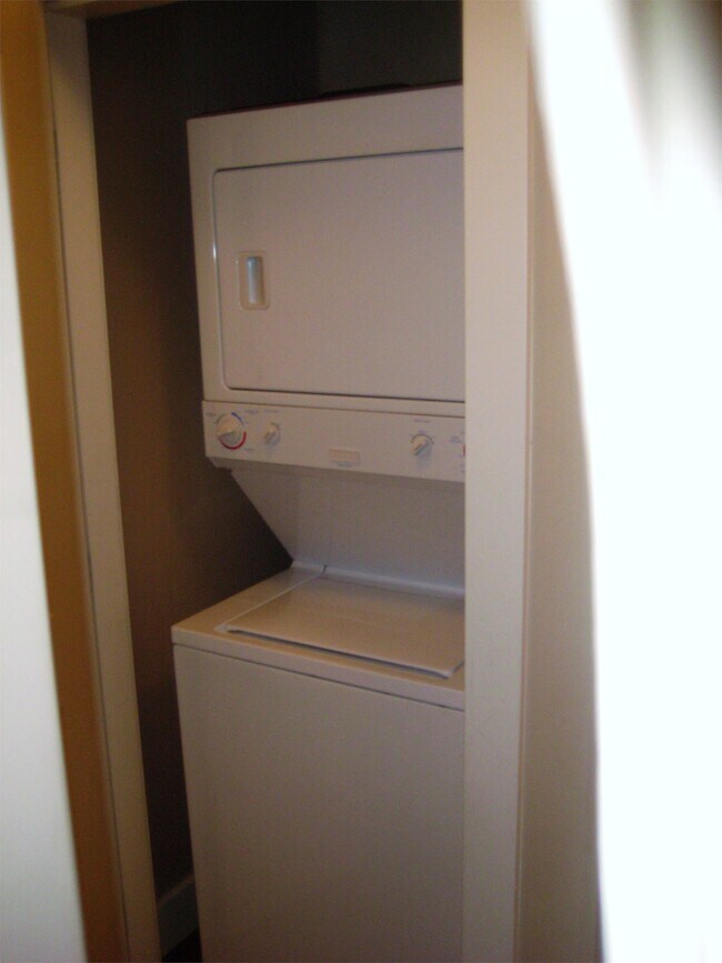 Photo - 630 Speed Ave