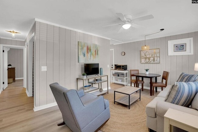 Photo - Renovated & Furnished Apartment in Quiet R... Unidad 2746  1