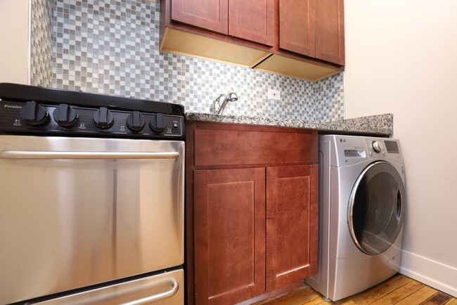 Building Photo - 556 W Arlington Pl Unit A07C Rental