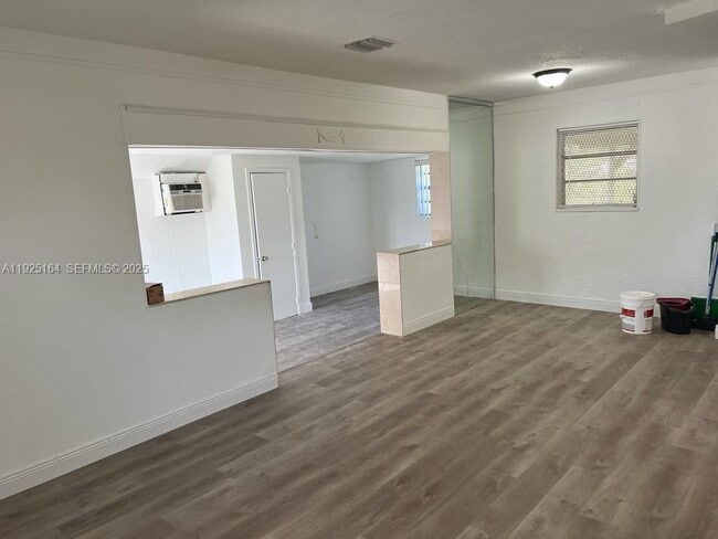 Photo - 1707 NW 14th Ct