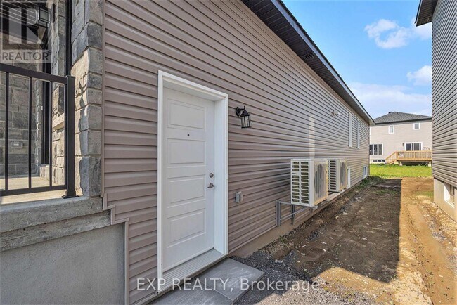 Photo - 1216 Montblanc Cres