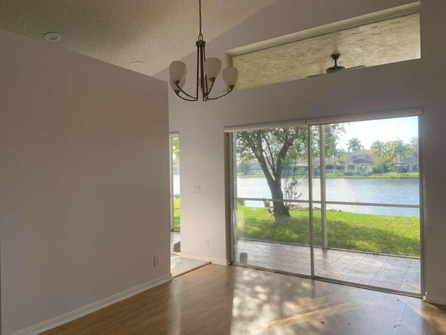 Photo - 856 Stanton Dr