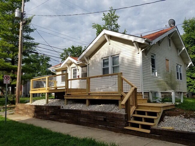 Photo - ***AVAILABLE AUGUST 2027*** 5 Bed 2 Bath house. Close to business school. Excellent Location!