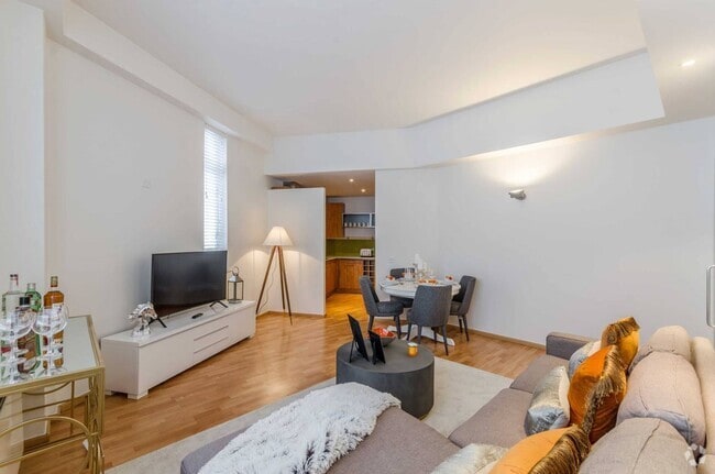 Building Photo - 416 C St Rental