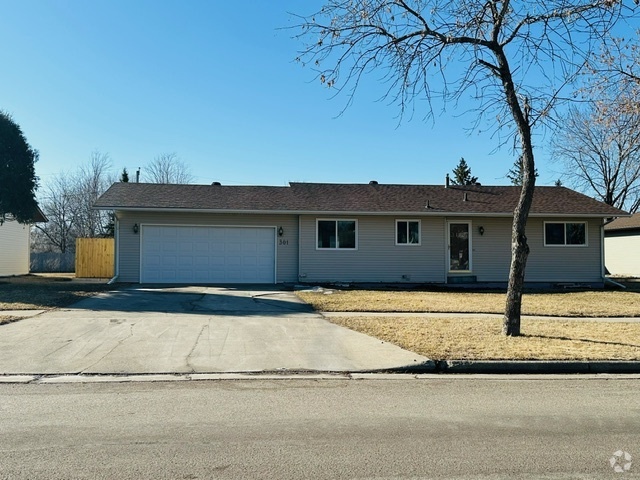 Building Photo - 301 10 1/2 Ave E Rental