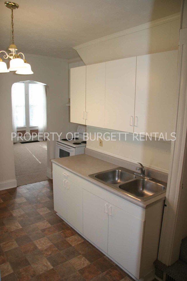 Photo - 491 Robinson St