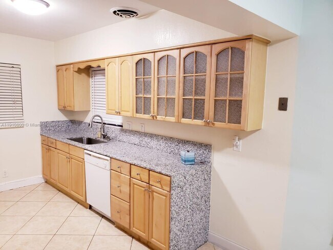 Photo - 1031 N 16th Ct