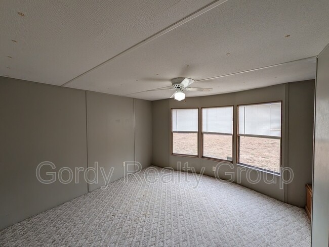 Photo - 2863 Gardenview Rd