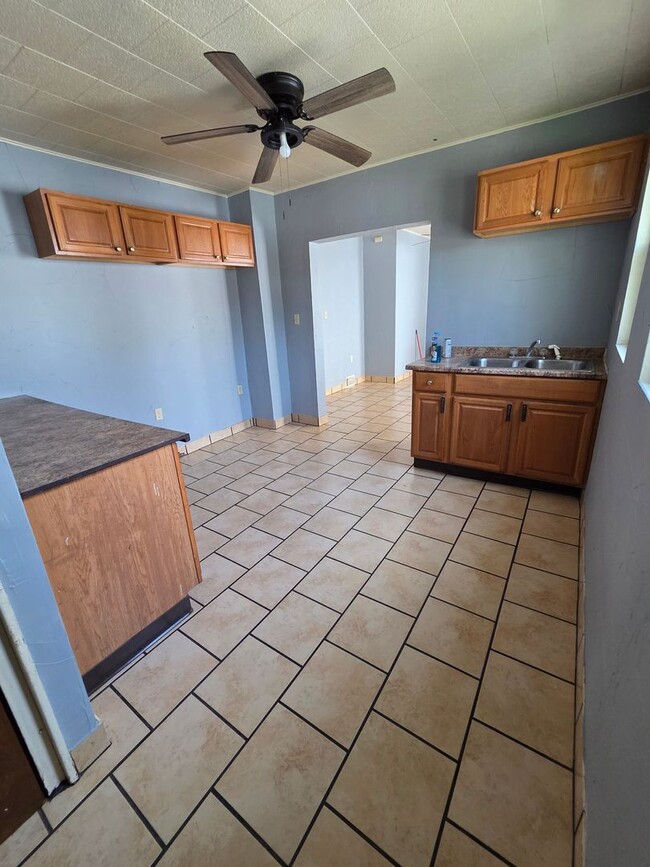 Photo - 1048 E 4th St Unit 1048 E 4th St