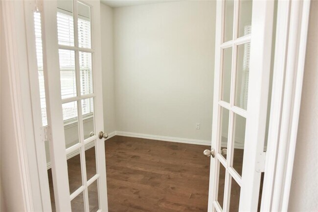 Photo - 2068 Barx Dr