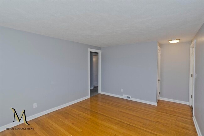 Photo - 320 Island Pond Rd