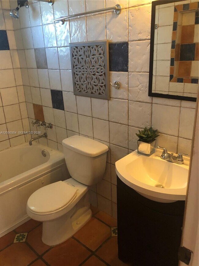 Photo - 1733 Mayo St Unit 7