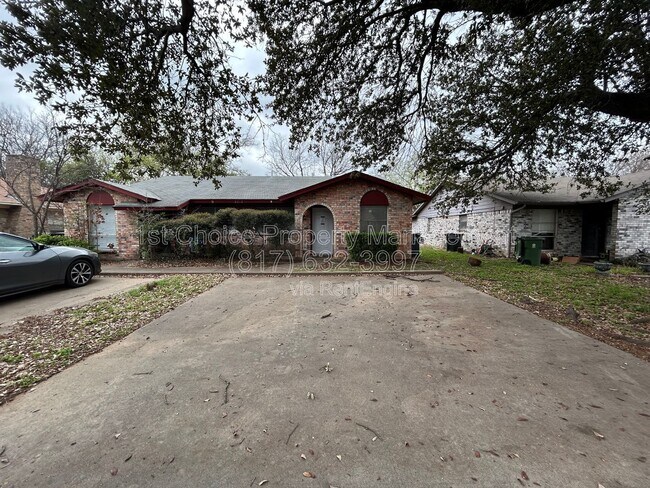 Building Photo - 2212 Viewtop Ln Unit B