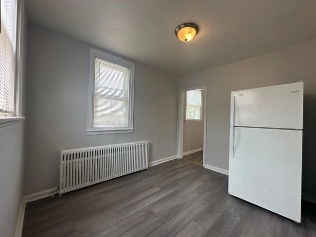 Photo - 1033 Fanshawe St