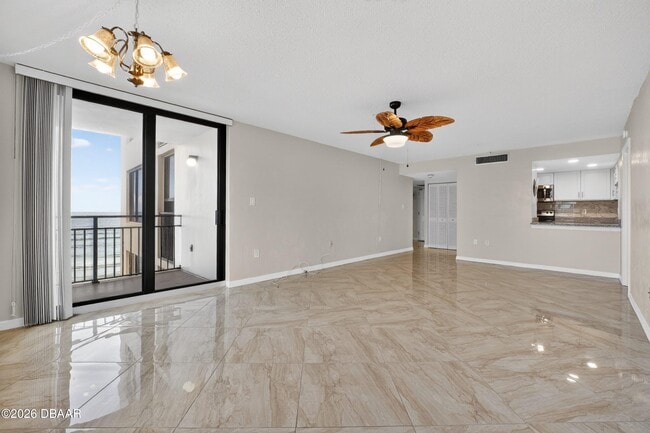 Photo - 3051 S Atlantic Ave Unidad 505