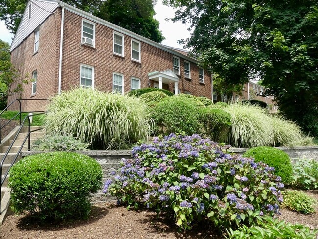 Building Photo - 10 Clarmore Dr Unit APT 1A