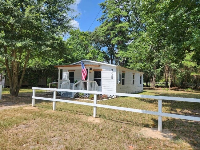 Photo - 728 Hudson Rd