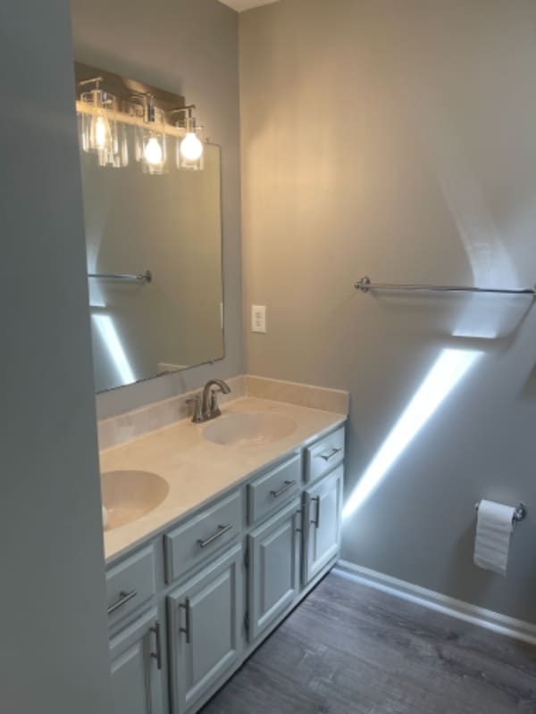 Photo - 4218 Queen Victoria Pl