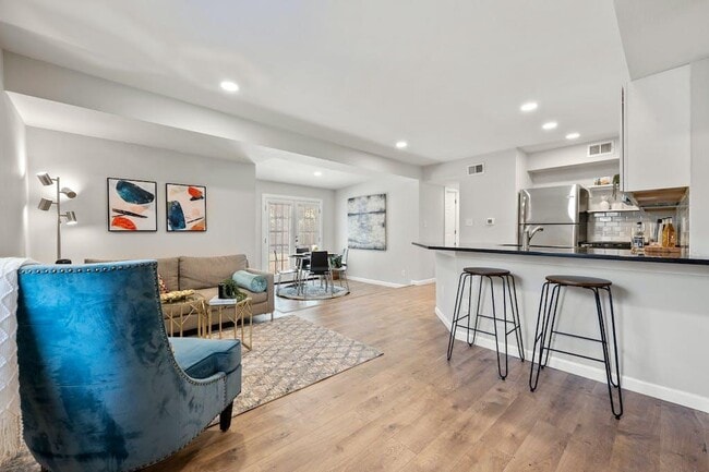 1312 E 52nd St