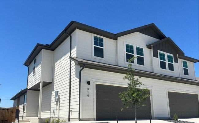 Photo - Want luxury living in the Far West ...Look no further...Amanda Park is it!