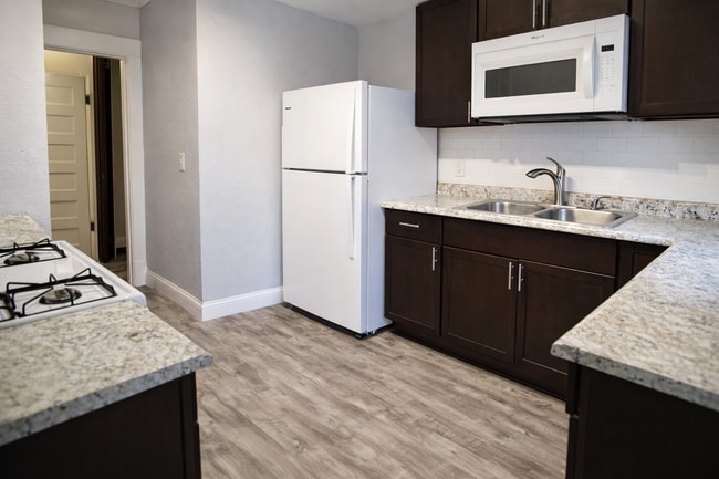 Photo - 1212 Como Ave SE