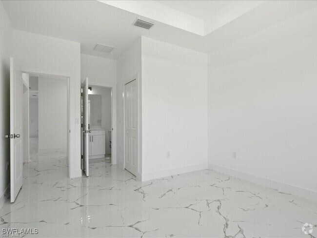Building Photo - 5208 28th St SW Rental