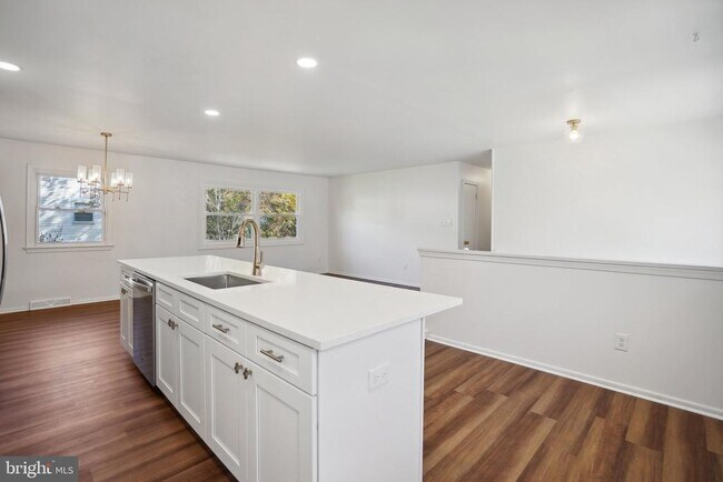 Photo - 901 Lauren Ln SE