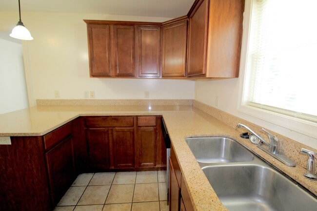 Photo - 270 W Bruce St