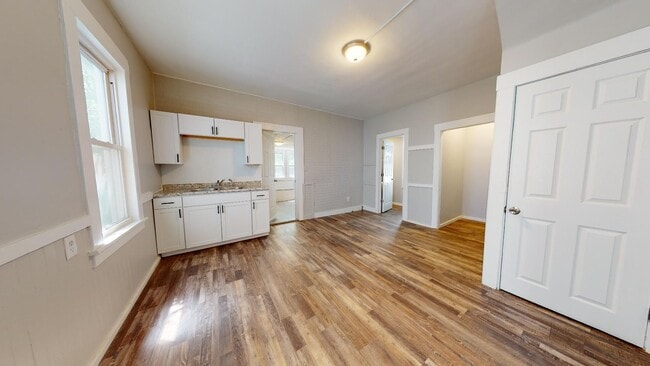 Building Photo - Clark/Fulton - 4 bedroom - Single Family Home