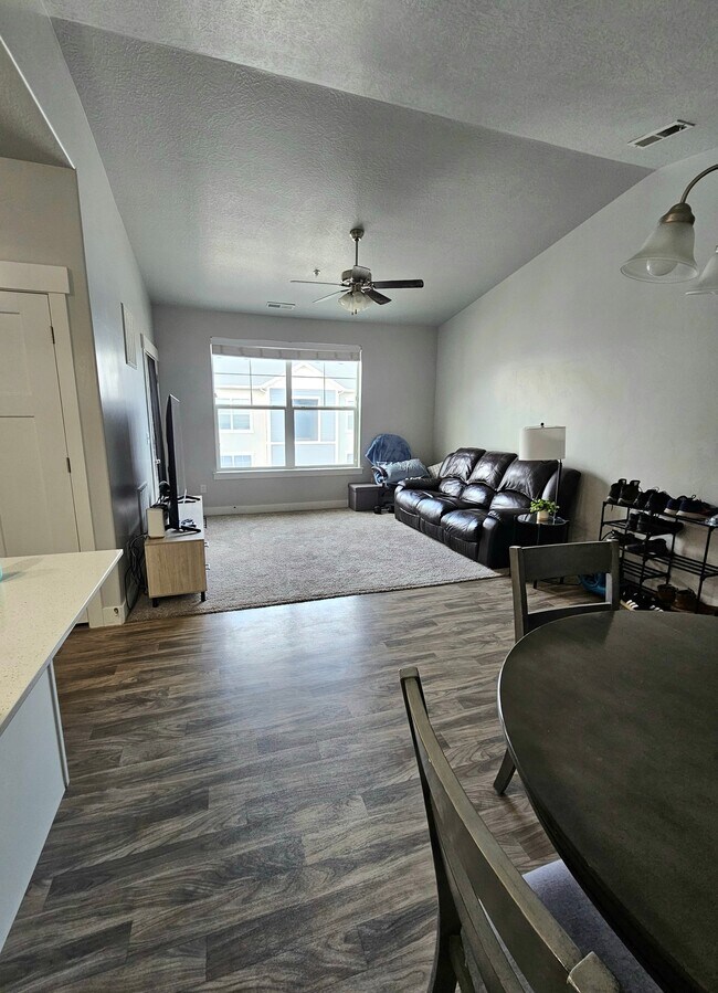 14648 McKellen Dr Unidad B303