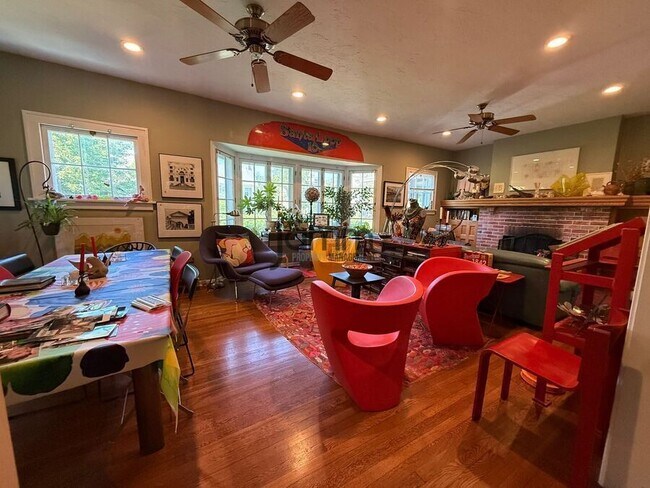 Photo - 2425 Demington Dr