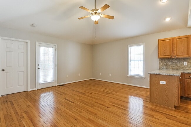 Photo - 305 Occidental Dr