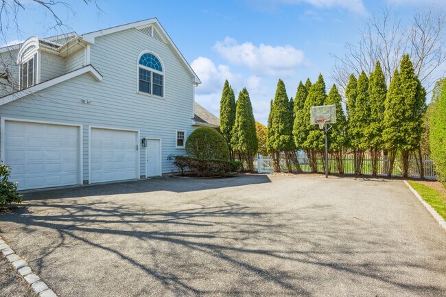 Photo - 43 Pheasant Close W