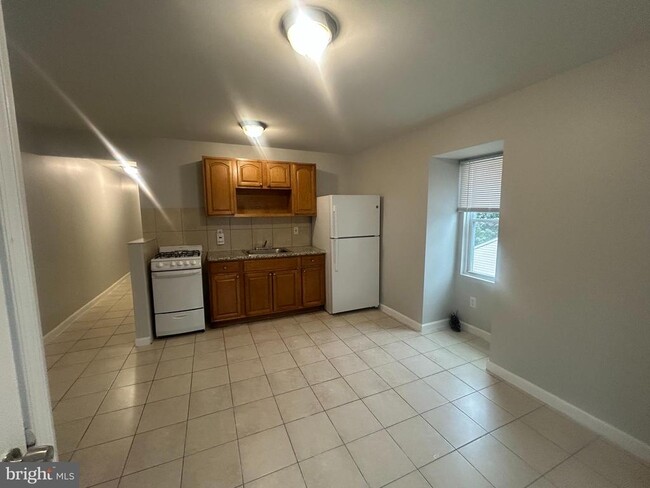 Building Photo - 531 Brinton St Unit 3 Rental