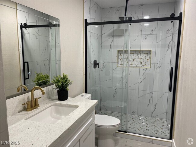 Building Photo - 2528 Tournament St Rental