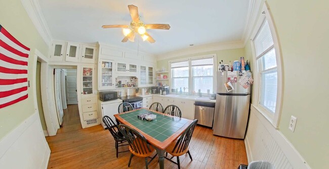 Building Photo - Large House with 2 Kitchens & 2 Living Rooms + Off-Street Parking! Available August 1st!