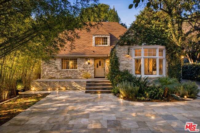 Building Photo - 2633 N Commonwealth Ave