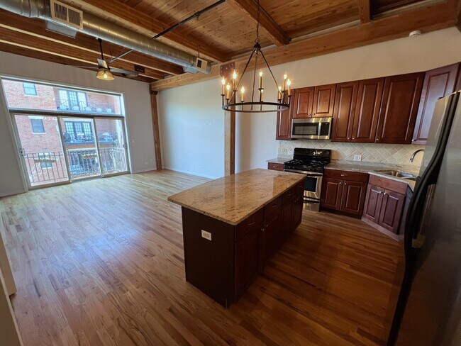 Photo - 2806 N Oakley Ave Unit 408